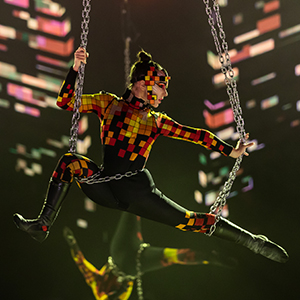 Axel, Cirque du Soleil, chains